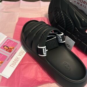 Brand New Men's Pair Of UGGS BLACK
